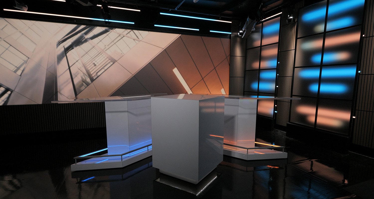 Studio Notre-Dame aménagé avec pupitre central et mur LED immersif.