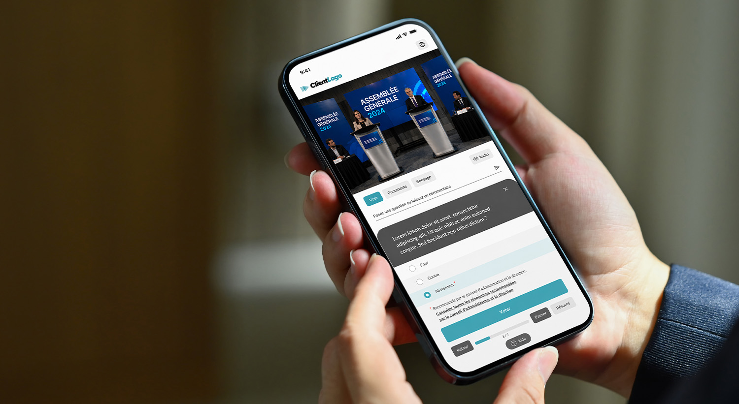 Actionnaire participant à une assemblée générale sur mobile avec icastPro.