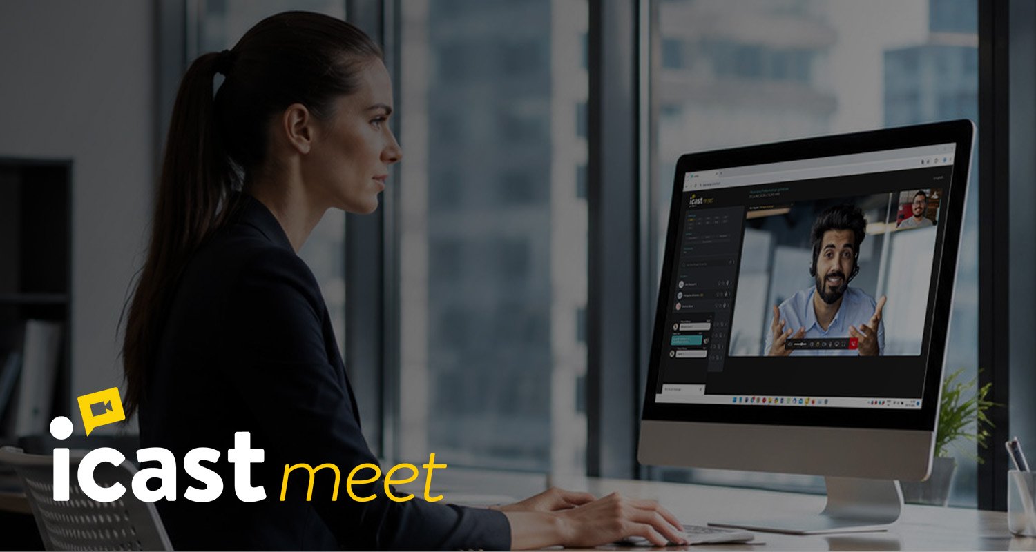 Professionnelle participant à une réunion virtuelle avec la solution icastMeet.