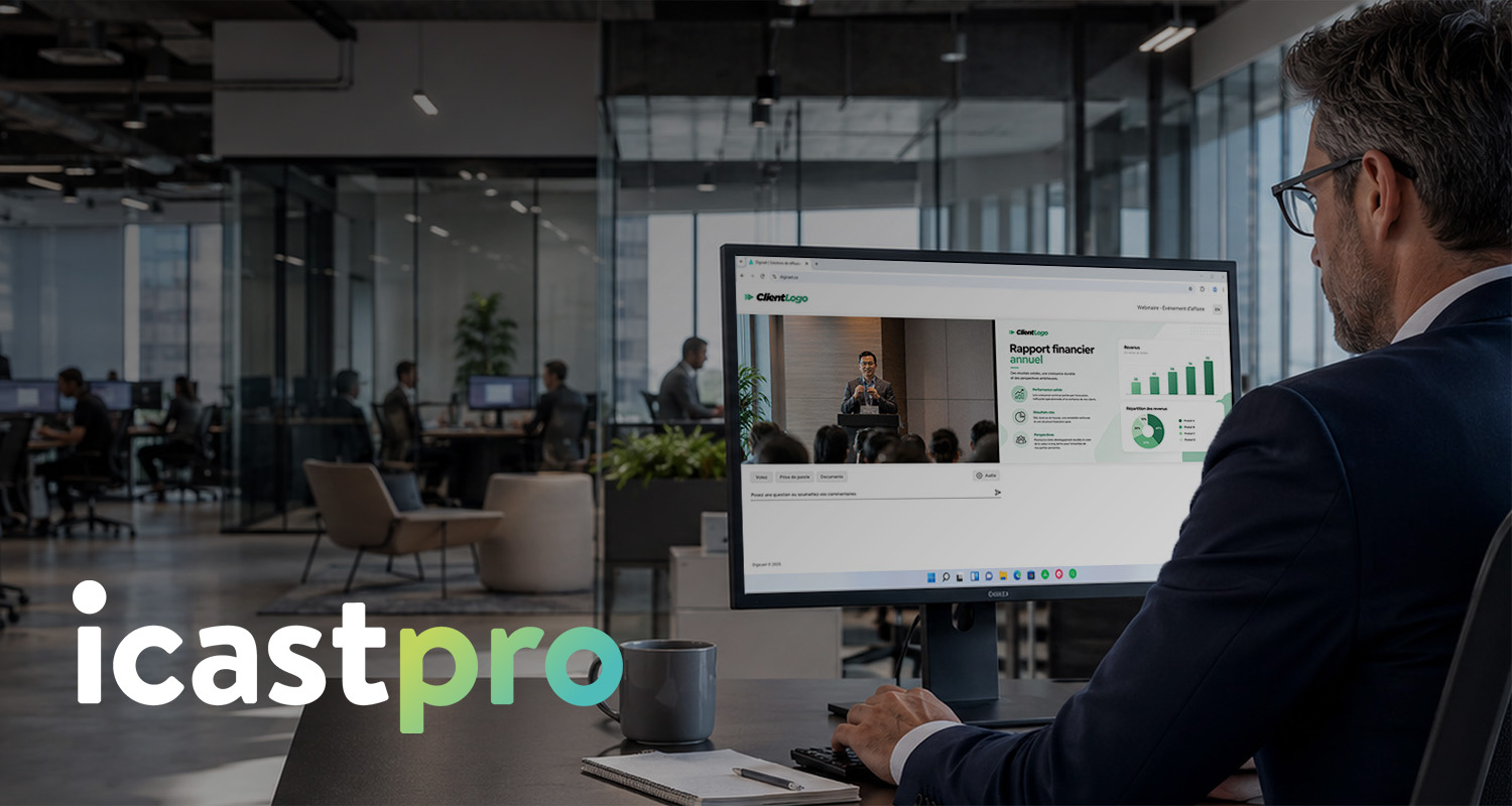 Professionnel assistant à une webdiffusion d'entreprise sur la plateforme icastPro.